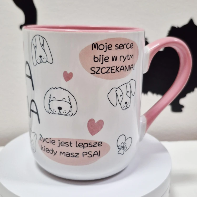 Kubek Psia Mama 330 ml – napis „Moje serce bije w rytm szczekania”, różowe ucho i wnętrze
