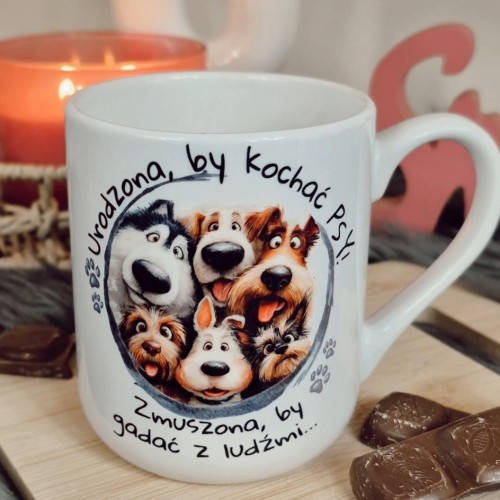 Kubek 330 ml z napisem „Urodzona, by kochać psy” – prezent dla miłośniczki psów