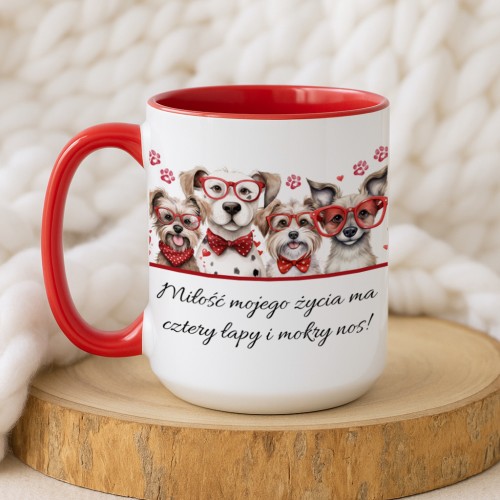 Kubek „Miłość mojego życia ma cztery łapy i mokry nos” – czerwone ucho i wnętrze, pieski w okularach, 330ml / 450ml