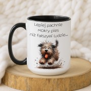 Duży kubek 450 ml „Lepiej pachnie mokry pies niż fałszywi ludzie” – czarne ucho i wnętrze, uroczy piesek